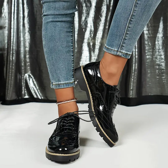 Glänzende Lederschuhe EB
