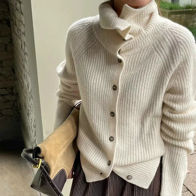 EB | Strickrollkragenpullover mit Knöpfen