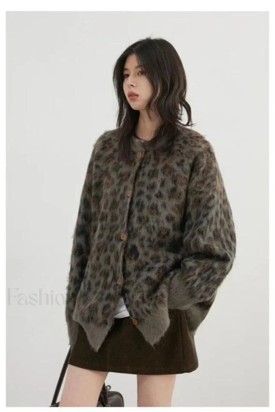 EB | Strickjacke mit Leopardenmuster und einreihiger Knopfleiste