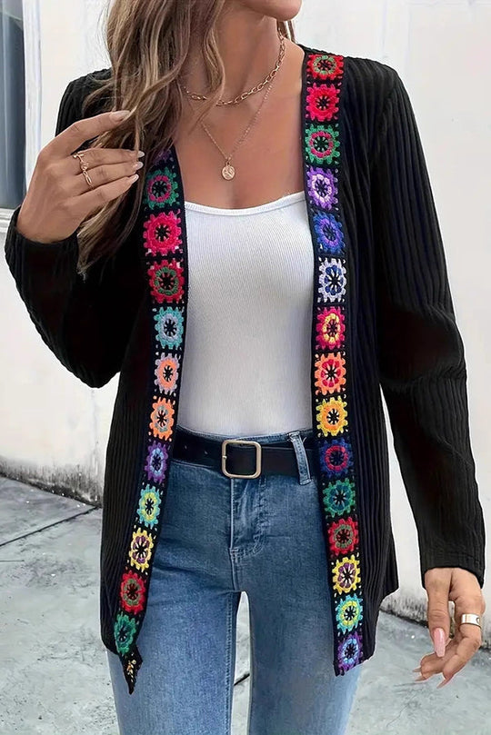 EB | Strickcardigan mit Blumenrand und langen Ärmeln