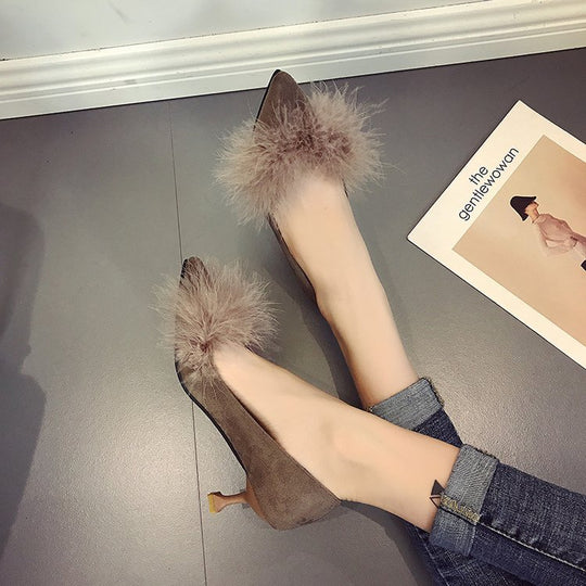 Damen elegante Pumps mit Federdetails und geschwungenem Absatz EB