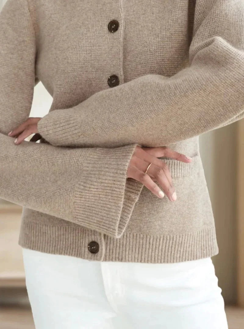 EB | Warme Winterstrickjacke mit Englischer Eleganz für Damen