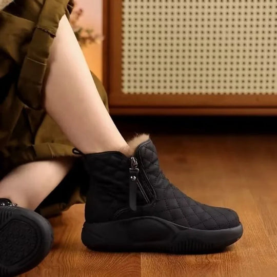 EB | Kurze Stiefel mit Kette An Der Seite