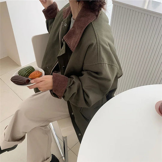 EB | Inspirierte Damenjacke mit Umgeschlagenem Kragen und Großen Taschen