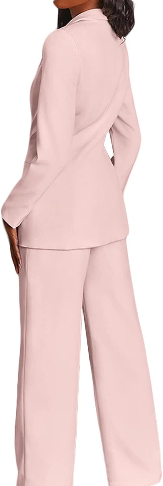 EB | Elegantes Ensemble Bestehend Aus Einem Edlen Blazer und Einer Eleganten Hose