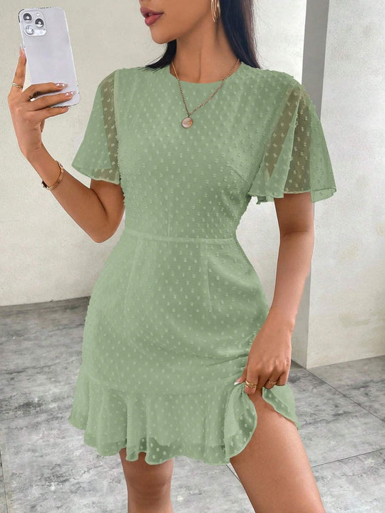 EB | Dreidimensionales Kleid mit Rüschenrand und Punkten