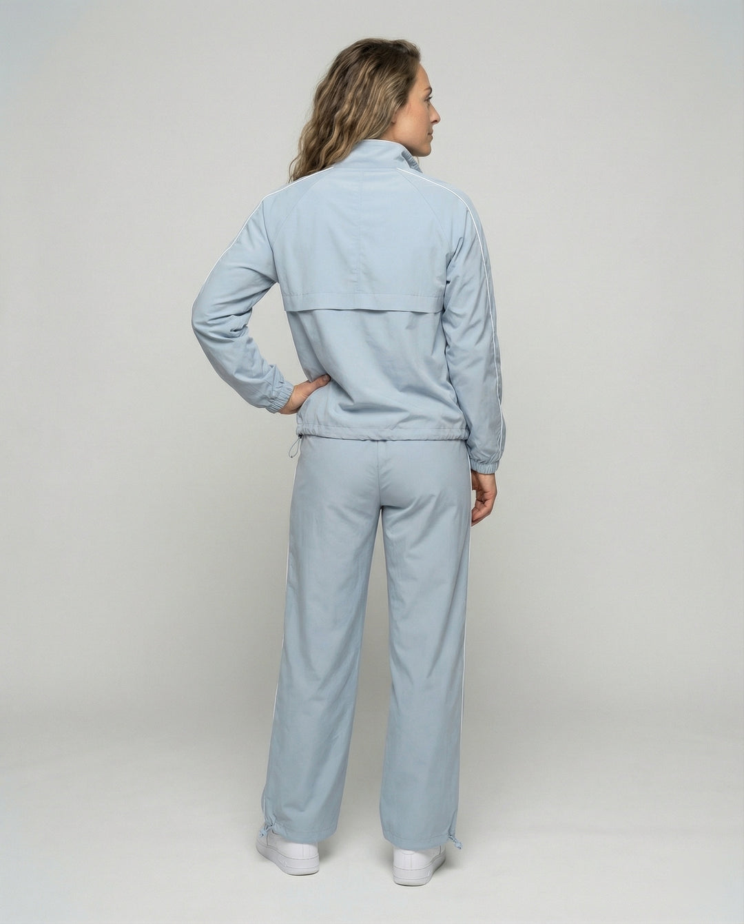 Damen sportliches Windbreaker-Set mit funktionalem Halbreißverschluss und seitlichen Kontraststreifen EB