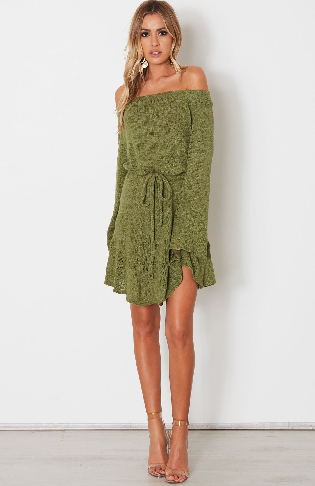 Damen Freizeitkleid mit schulterfreiem Design und verspieltem Saum EB