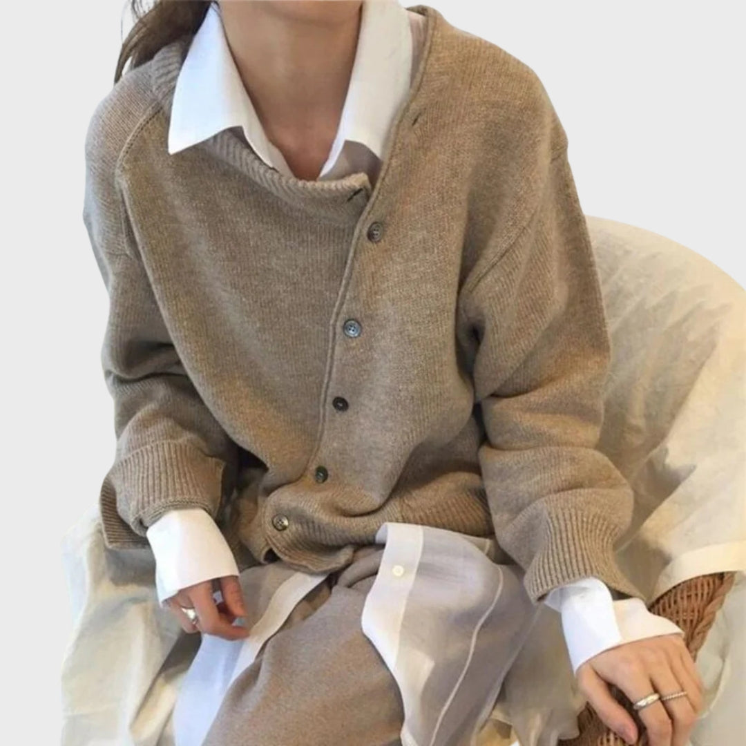 EB | Bequeme Strickjacke mit verspieltem Knopfdetail