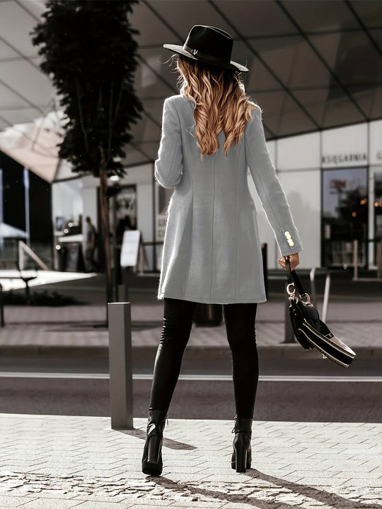 EB | Modisches und Minimalistisches Winterkleidungsstück