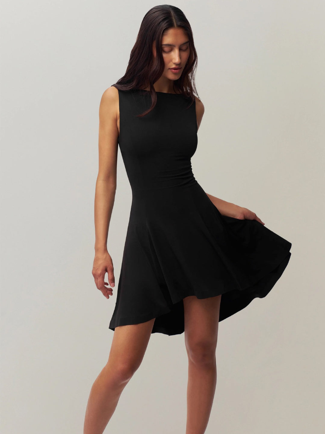 EB | Ärmelloses Kleid mit Kragen