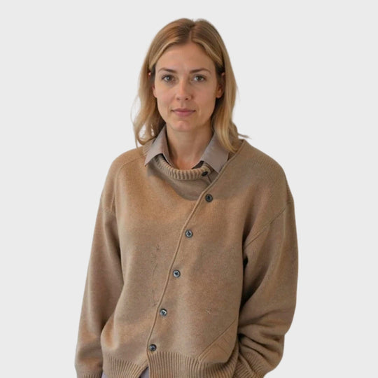 EB | Bequeme Strickjacke mit verspieltem Knopfdetail