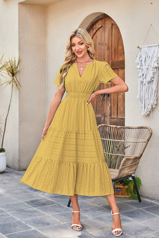 EB | Kleid mit V-Ausschnitt und plissierten Blasenärmeln