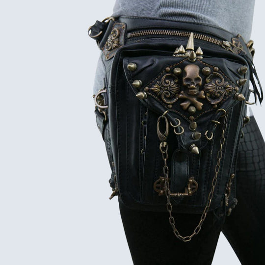 EB - Gothic Gürteltasche mit Totenkopf-Verzierungen