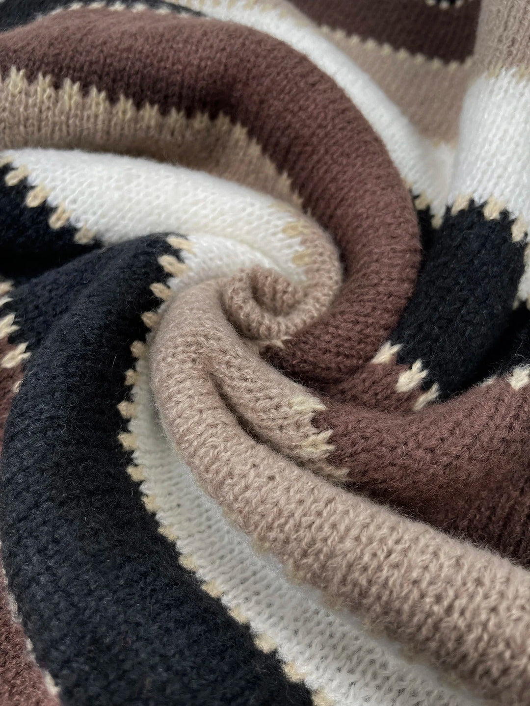 EB | Gestreifter Strickpullover