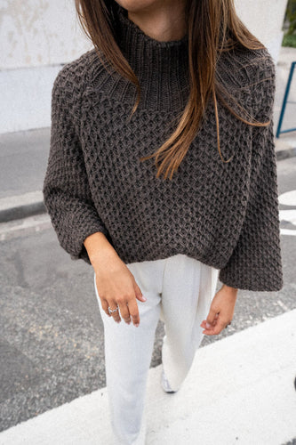 EB | Gemütlicher brauner kurzärmeliger Kaschmirrollkragenpullover Ideal für den Winter