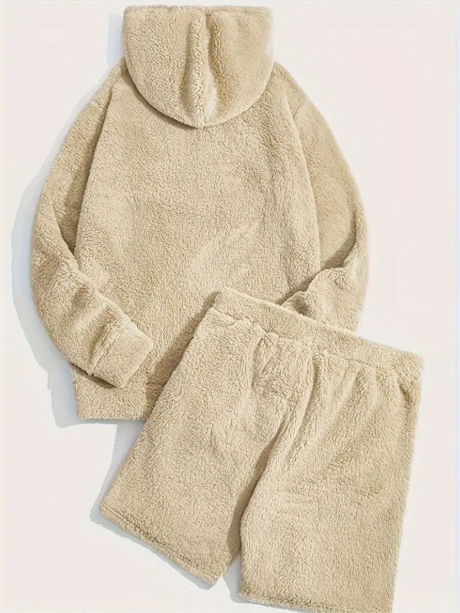 EB | Fluffy Hoodie und Shorts