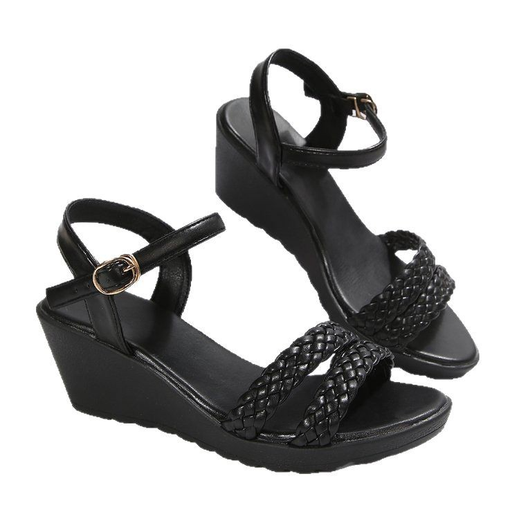 Geflochtene Keilsandalen mit Schnallenriemen EB