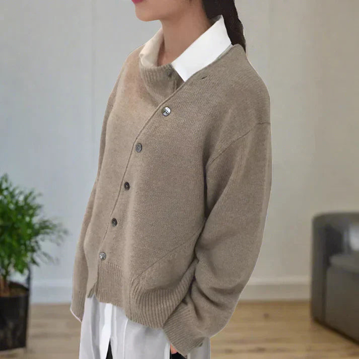 EB | Weiche Strickjacke mit Diagonaler Knopfleiste