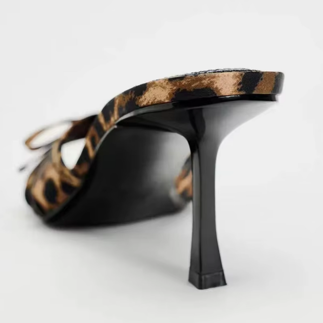 EB | High-Heeled Slippers mit Leopardenmuster