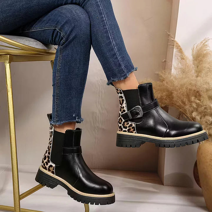 Retro-Stiefeletten mit Schnalle und dicken Absätzen EB EB