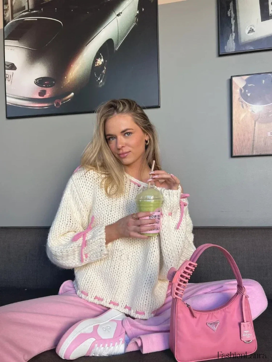 EB | Gemütlicher Strickpullover mit Kontrastierenden Details