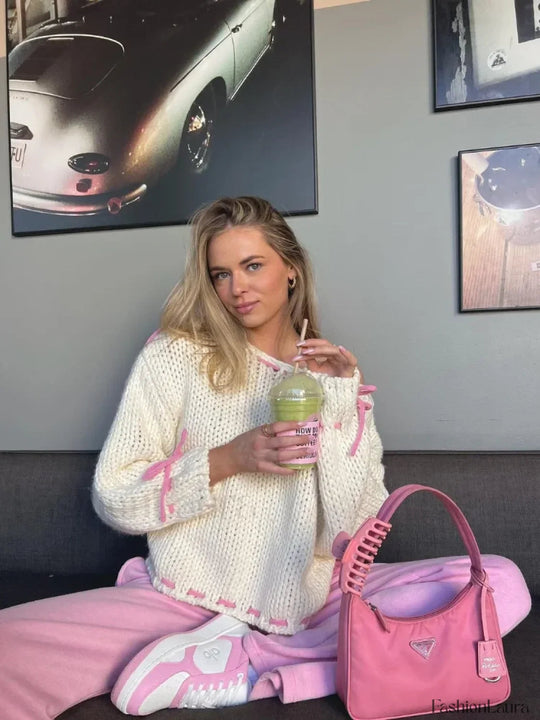 EB | Gemütlicher Strickpullover mit Kontrastierenden Details