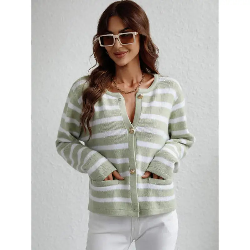 EB | Gemütlicher Grobstrickpullover mit Knopfblende und Seitentaschen