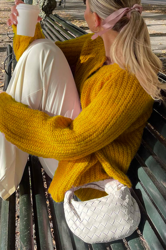 EB | Lässiger Strickpullover mit Knöpfen und Rundhalsausschnitt. Oberbekleidung