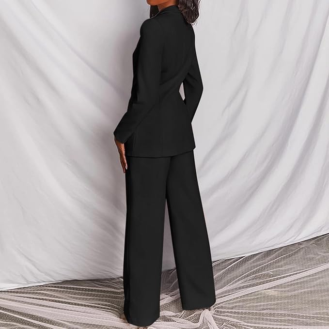 EB | Elegantes Ensemble Bestehend Aus Einem Edlen Blazer und Einer Eleganten Hose