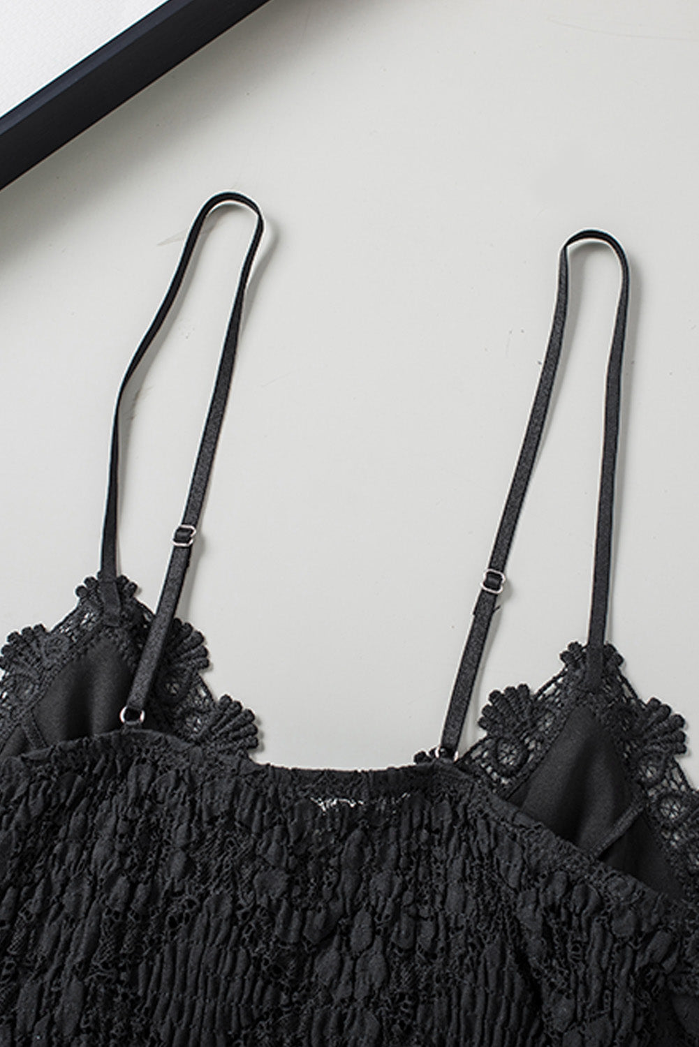 EB | V-Ausschnitt Spitze Cropped Cami
