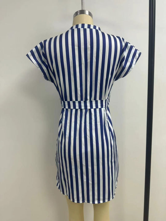 EB | Ärmelloses gestreiftes Kleid mit Schnürsenkeln