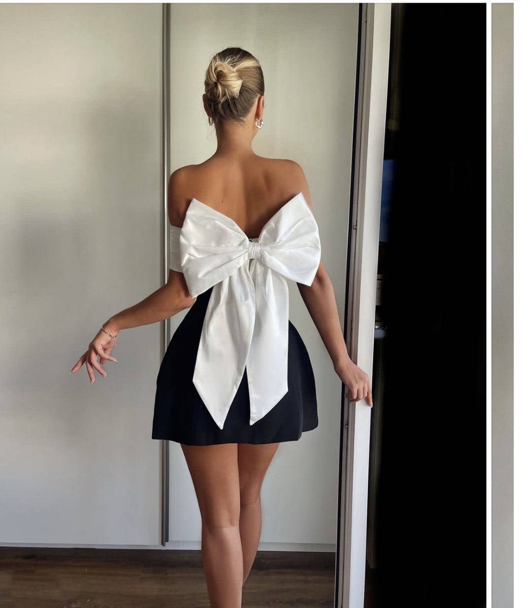 EB | Ein-Wort-Schulter schwarz-weißes Kleid mit kontrastierender Schleife
