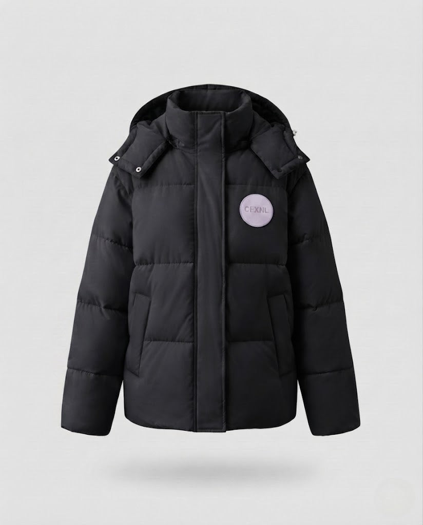 Damen nan oversized Kurz-Steppjacke mit hohem Stehkragen und dekorativer Patch-Applikation EB