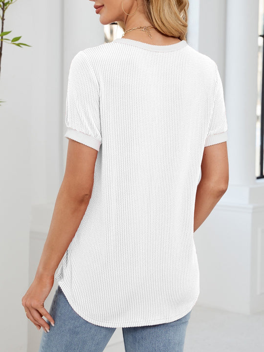 EB | T-Shirt mit V-Ausschnitt in Uni-Farbe