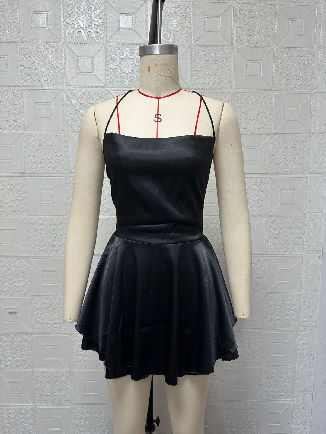 EB | Halter einfarbig Strapskleid kurz