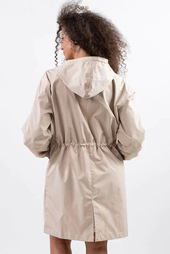EB | Schicke Weiße Regenjacke