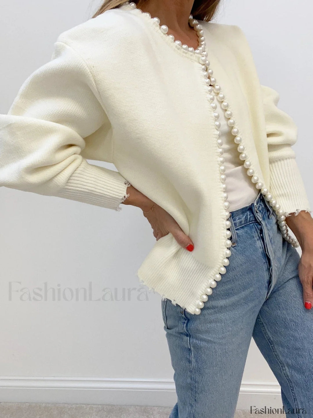 EB | Strickjacke mit Perlenverzierungen und Fransigem Saum