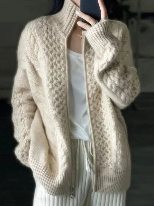 EB | Modische und Minimalistische Winterjacke