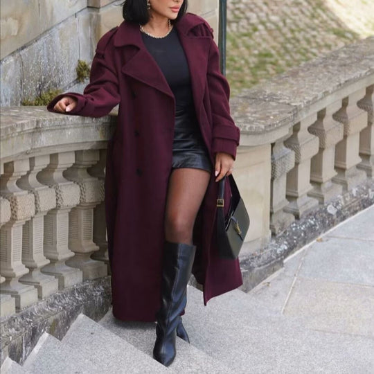 EB | Eleganter Trenchcoat in Bordeauxrot mit Gürtel