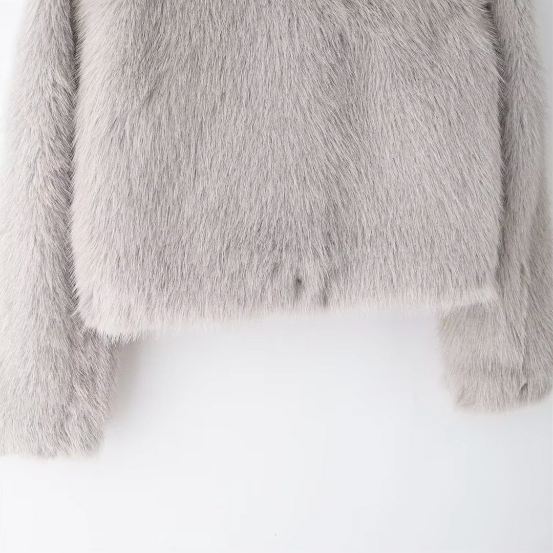 EB | Kurze Damenjacke aus elegantem veganem Kunstpelz