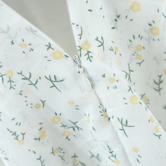 EB Verspieltes Minikleid mit Lochstickerei