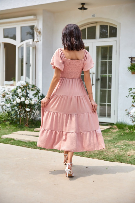 EB | Plissee-Kleid mit quadratischem Ausschnitt und Neckholder-Blasenärmeln