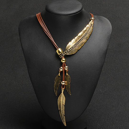 EB | Goldene Feder Halskette Im Boho Stil
