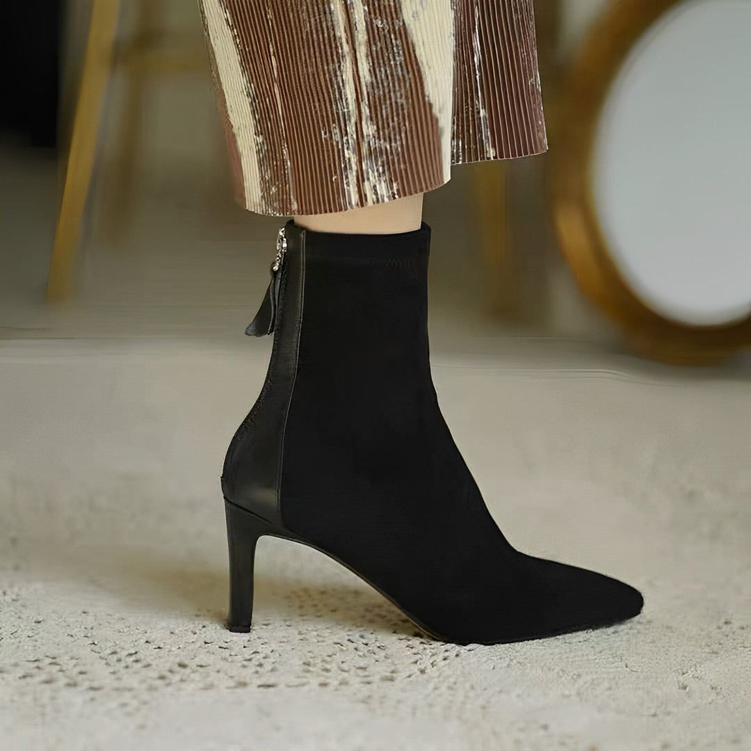 Freja Stilvolle Spitzstiefel mit Hohem Absatz und Reißverschluss EB