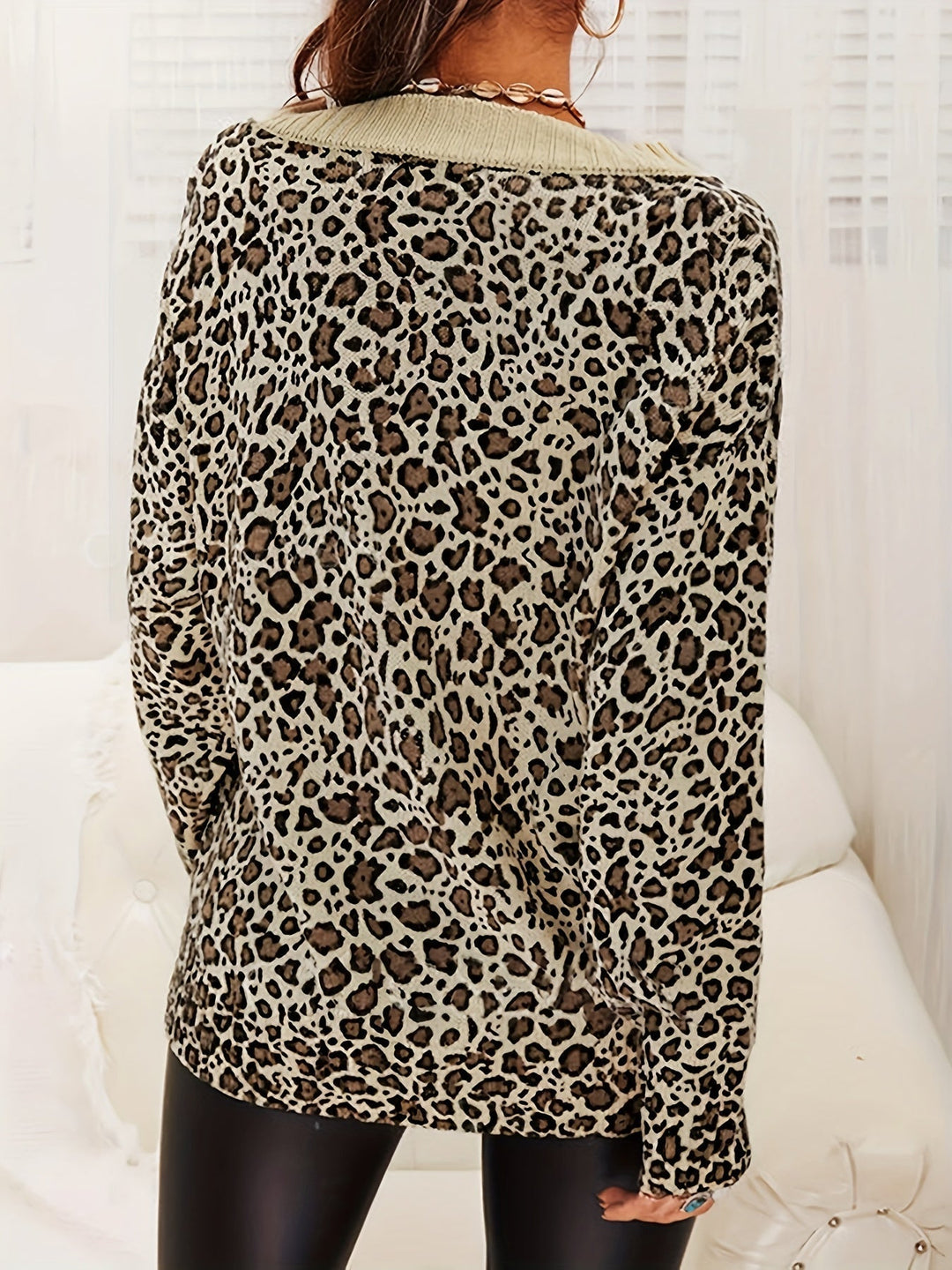 EB | Leopard V-Ausschnitt Pullover