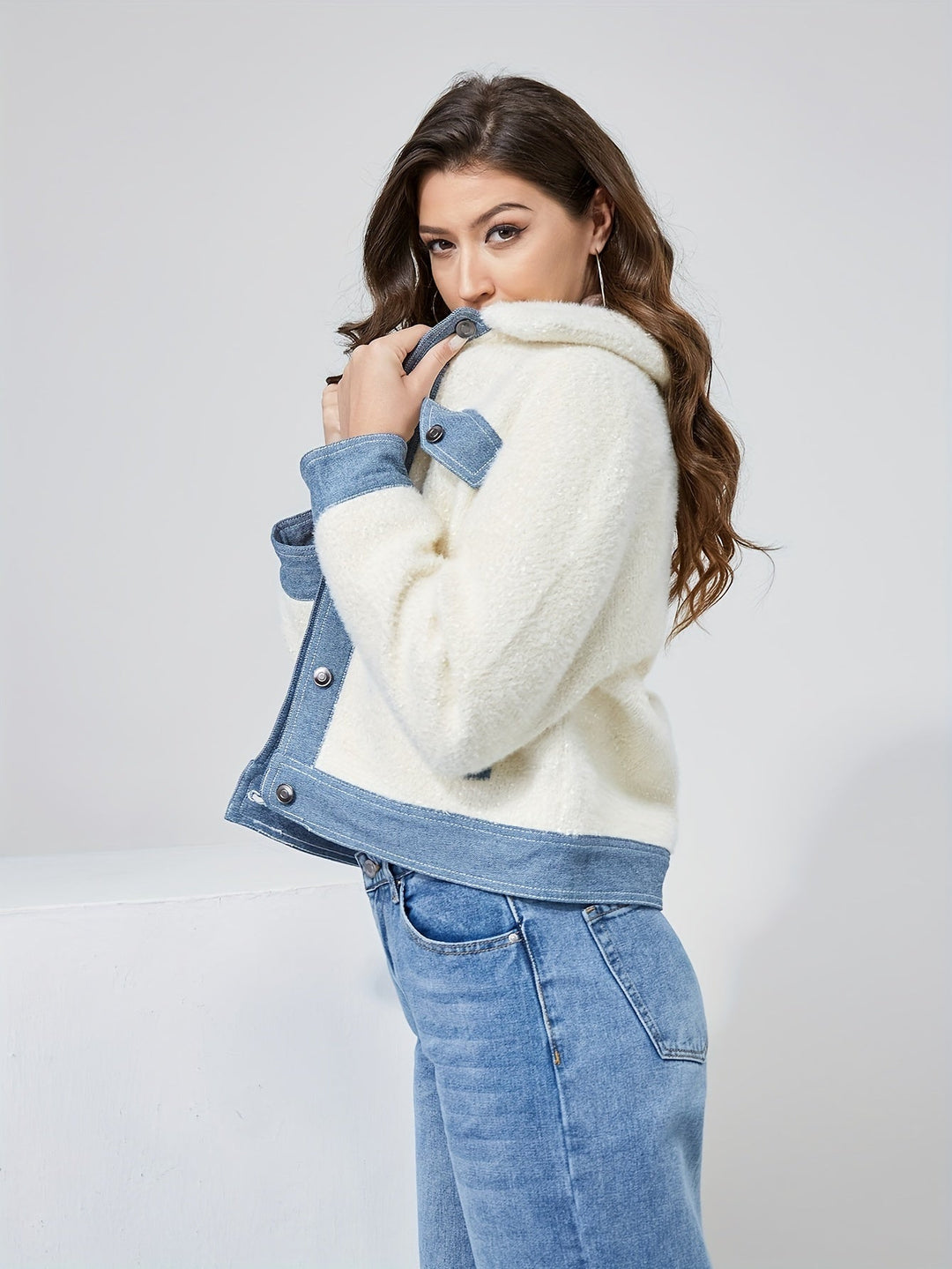 EB | Kurze Teddyjacke mit Denimdetails Polyester und Baumwolle Trendy und Komfortabel