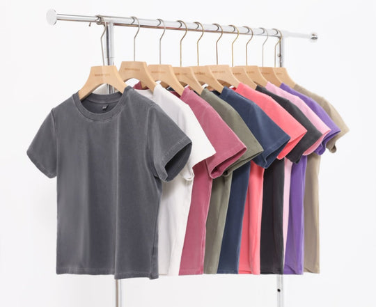 EB | Schillerndes altes kurzes T-Shirt mit Färbung