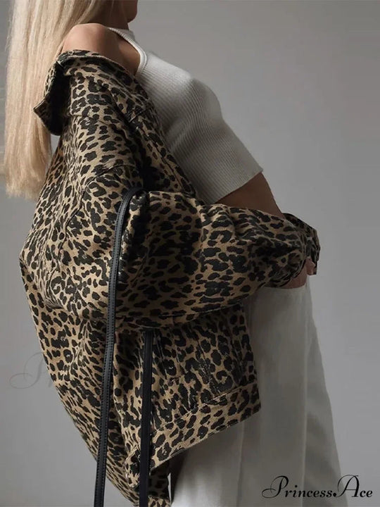 EB | Passform Jeansjacke mit Leopardenstickerei