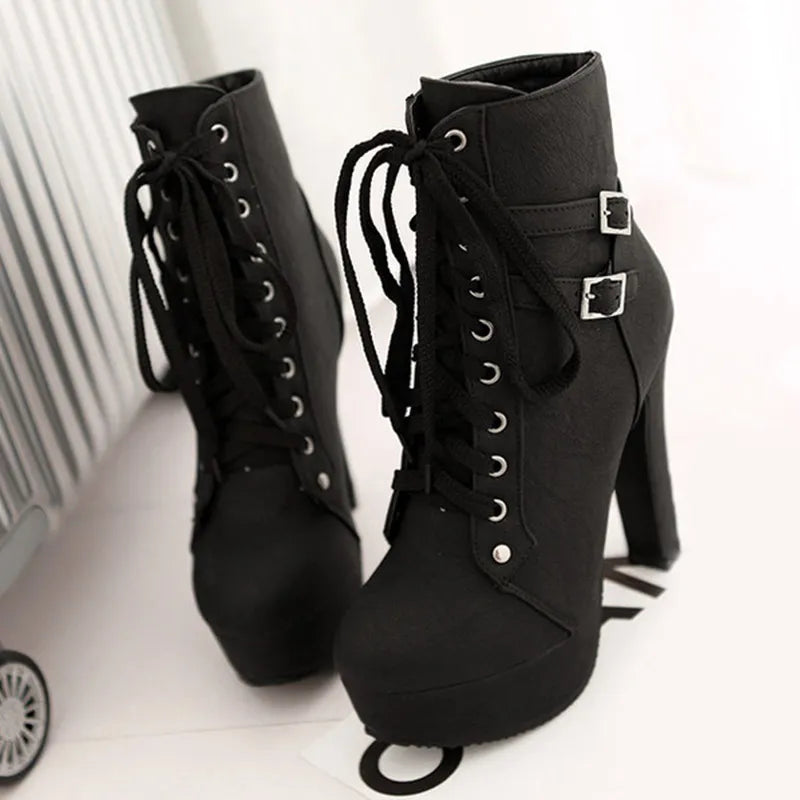 EB | Schnürstiefel mit Gürtelschnalle